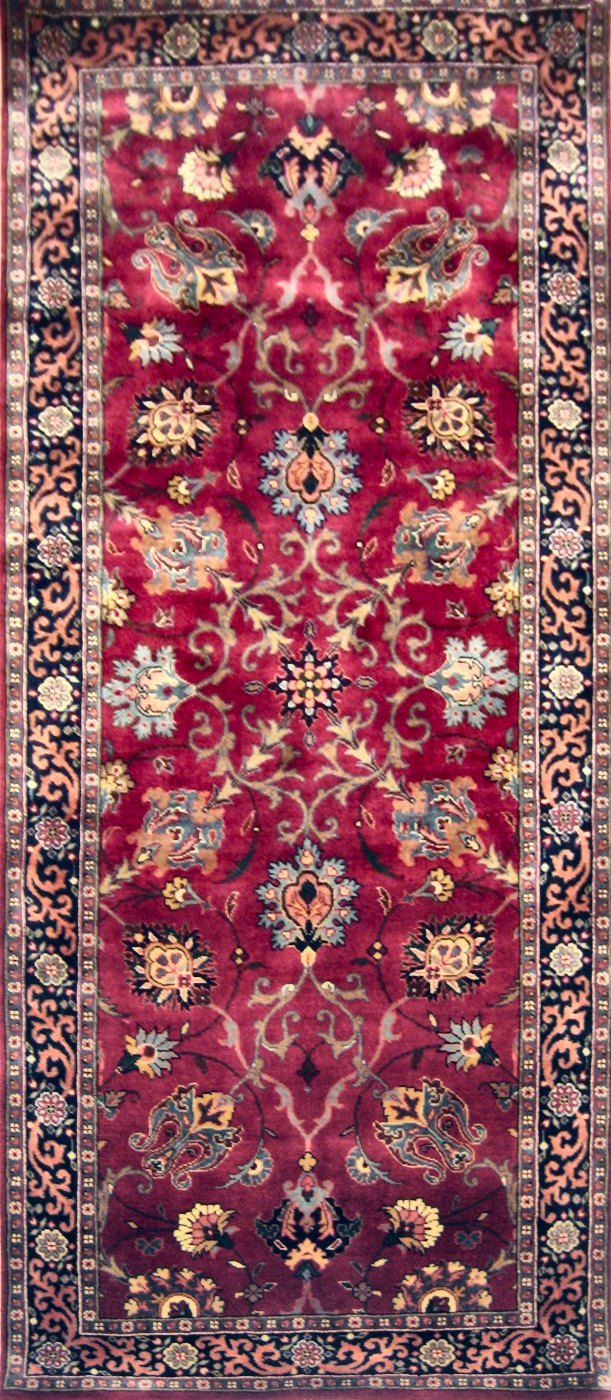 Semnan Berry / Navy, 2′7″ × 5′11″