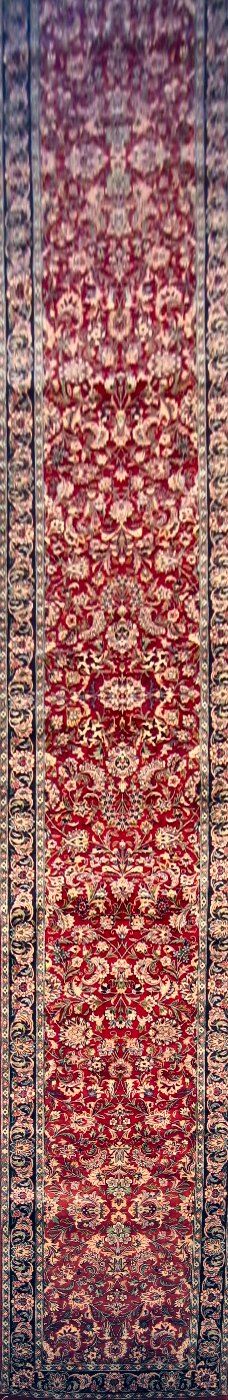 Kashan Red, 2′7″ × 15′10″