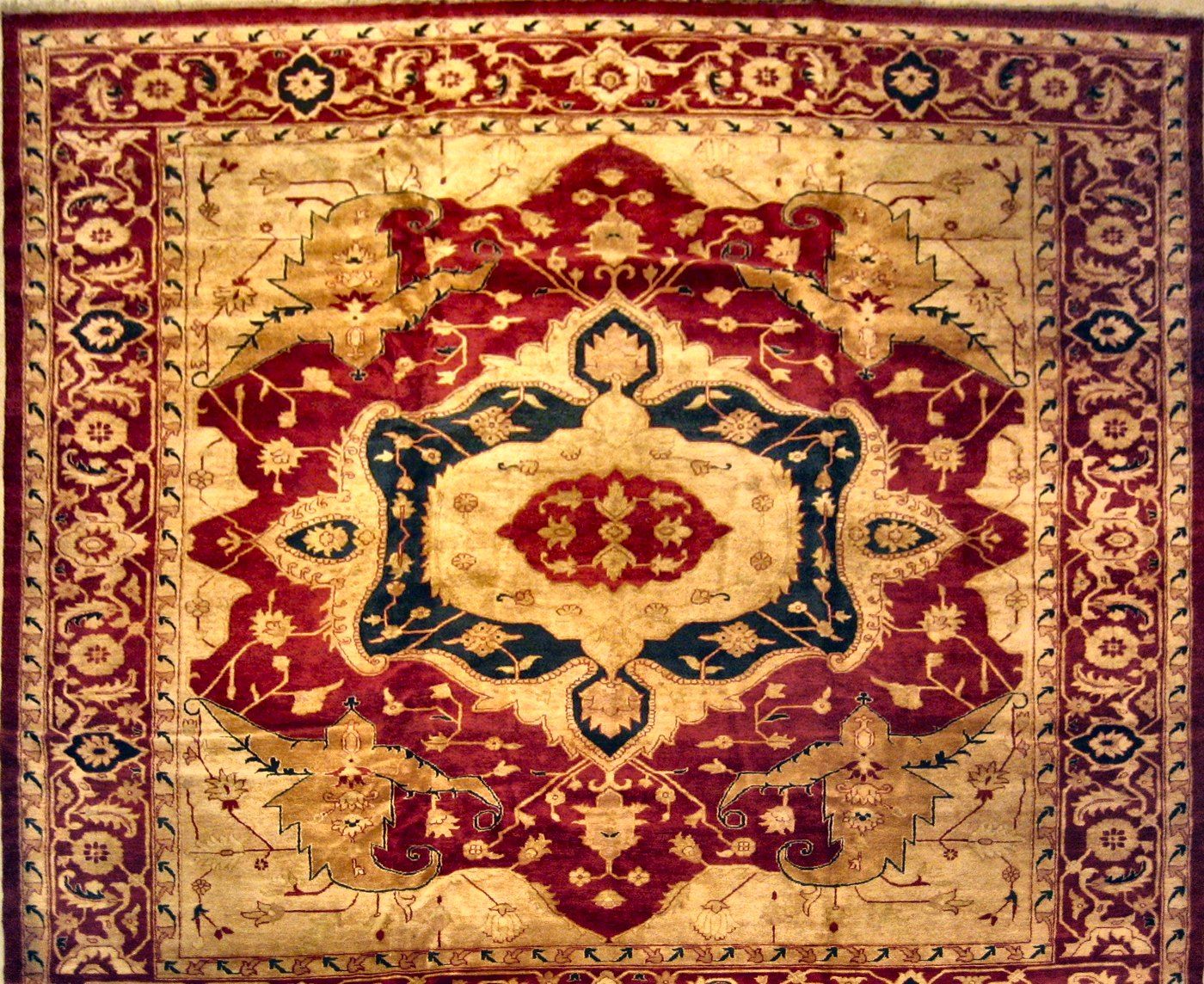 Agra Red, 11′11″ × 14′7″
