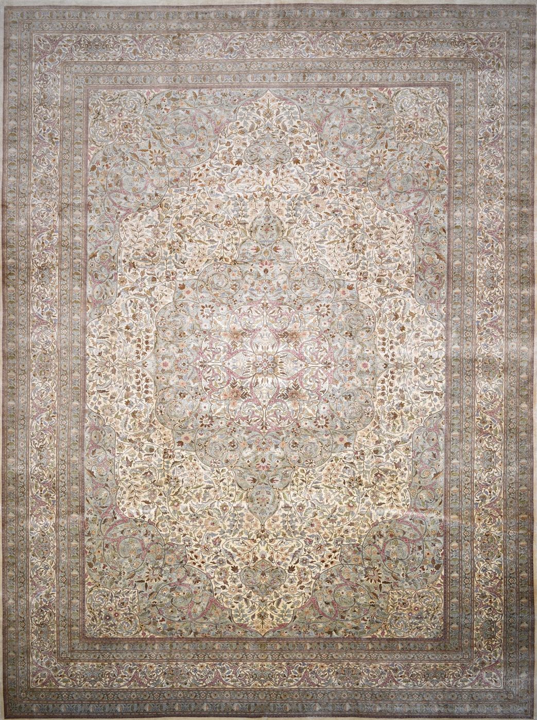 Kashan Shahab Ivory & L.Green, 12′3″ × 16′9″