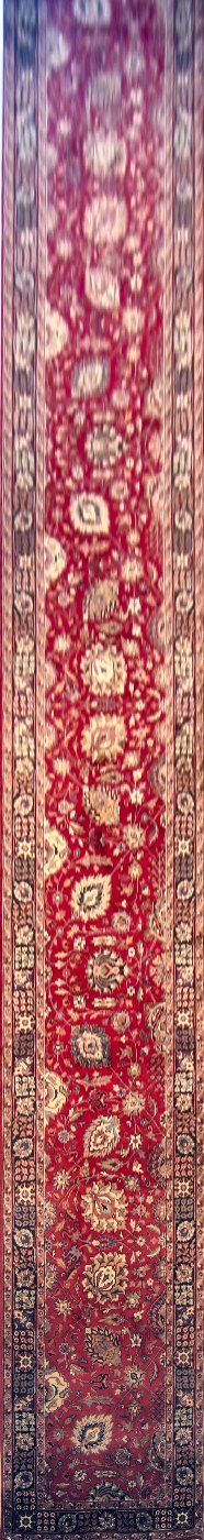 Tabriz Red / Navy, 2′8″ × 20′1″