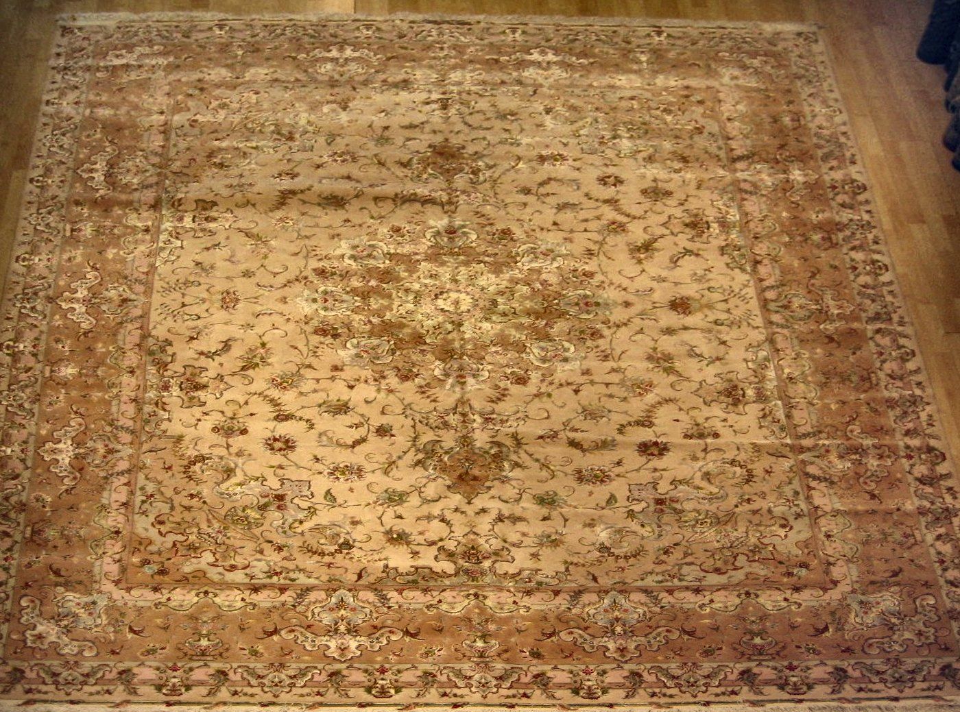 Tabriz Beige / Rose, 9′10″ × 13′3″