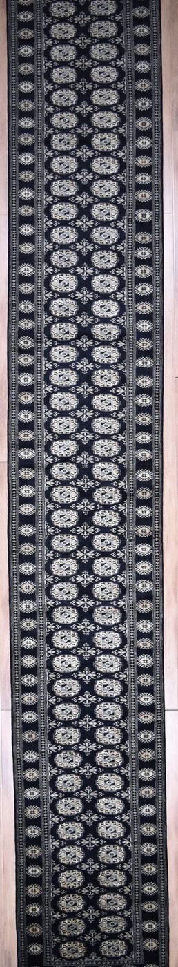 STR OF LHE Bokara Black/Black, 2′6″ × 19′5″