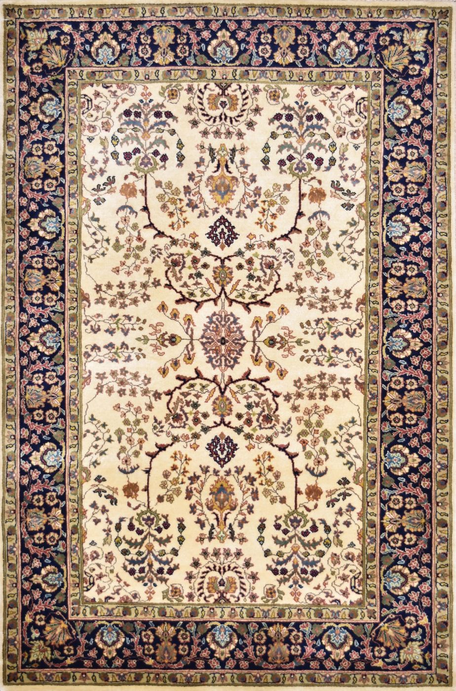 Ferahan Sarouk Ivory/Navy, 3′11″ × 6′0″