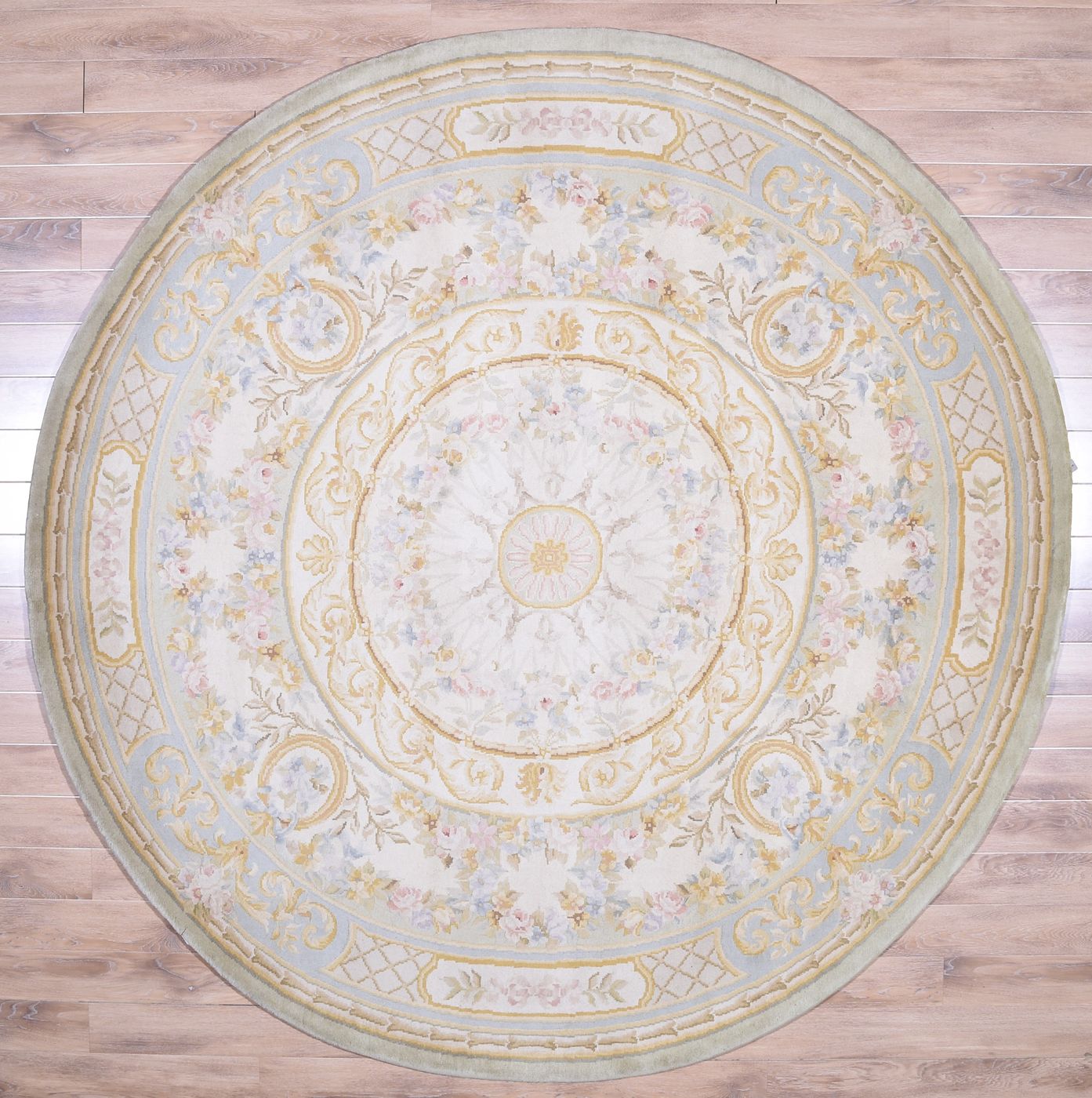 Savonnarie WVR-17 Cream, 8′0″ × 8′0″