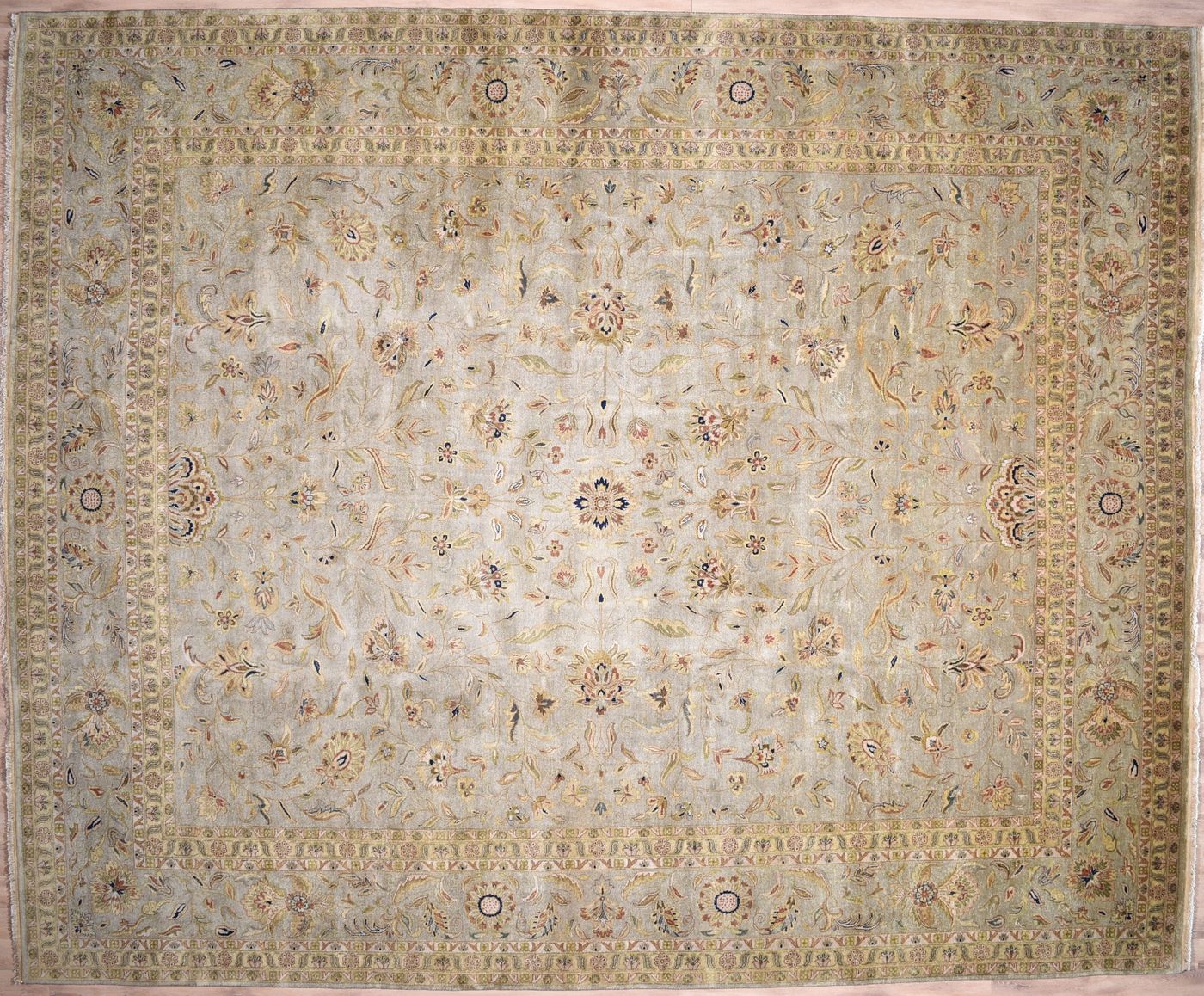Agra 499 Green, 12′2″ × 14′10″