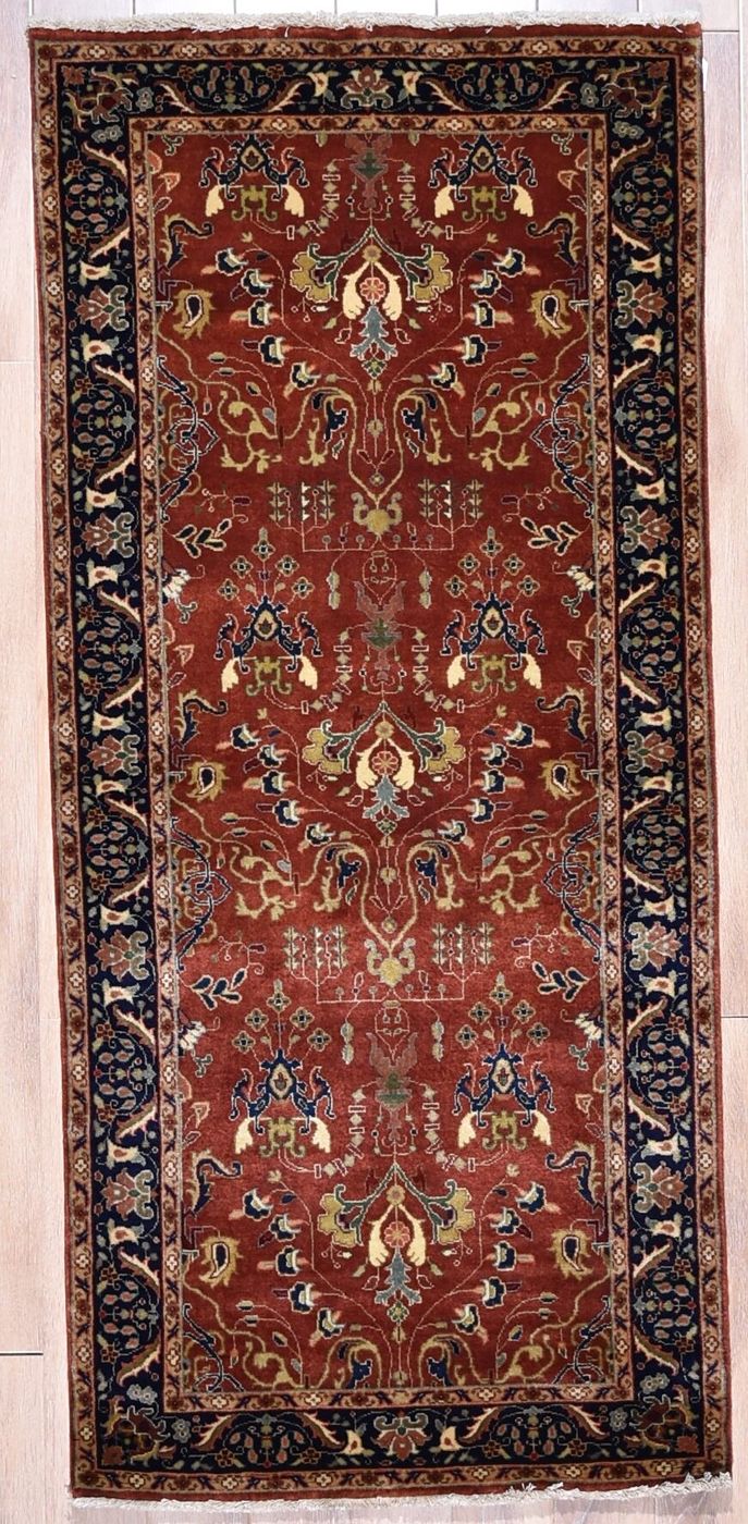 Sarouk Rust / Navy, 2′8″ × 21′7″