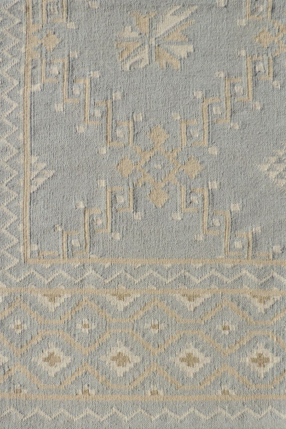 India rug, L.Blue / Ivory, 8′3″ × 9′11″