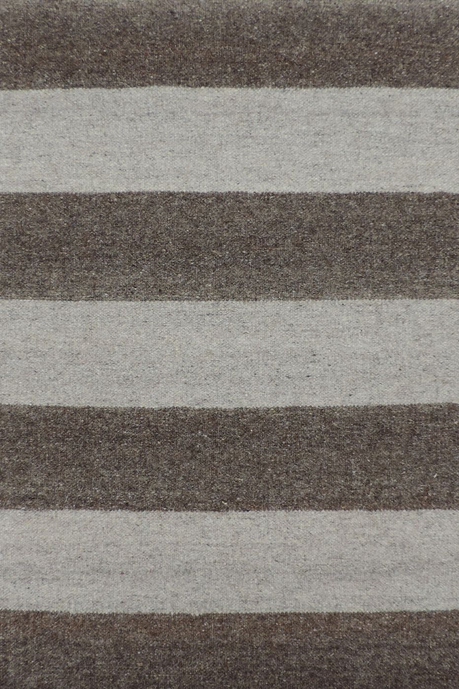 India rug, Espresso / Beige, 6′1″ × 9′0″