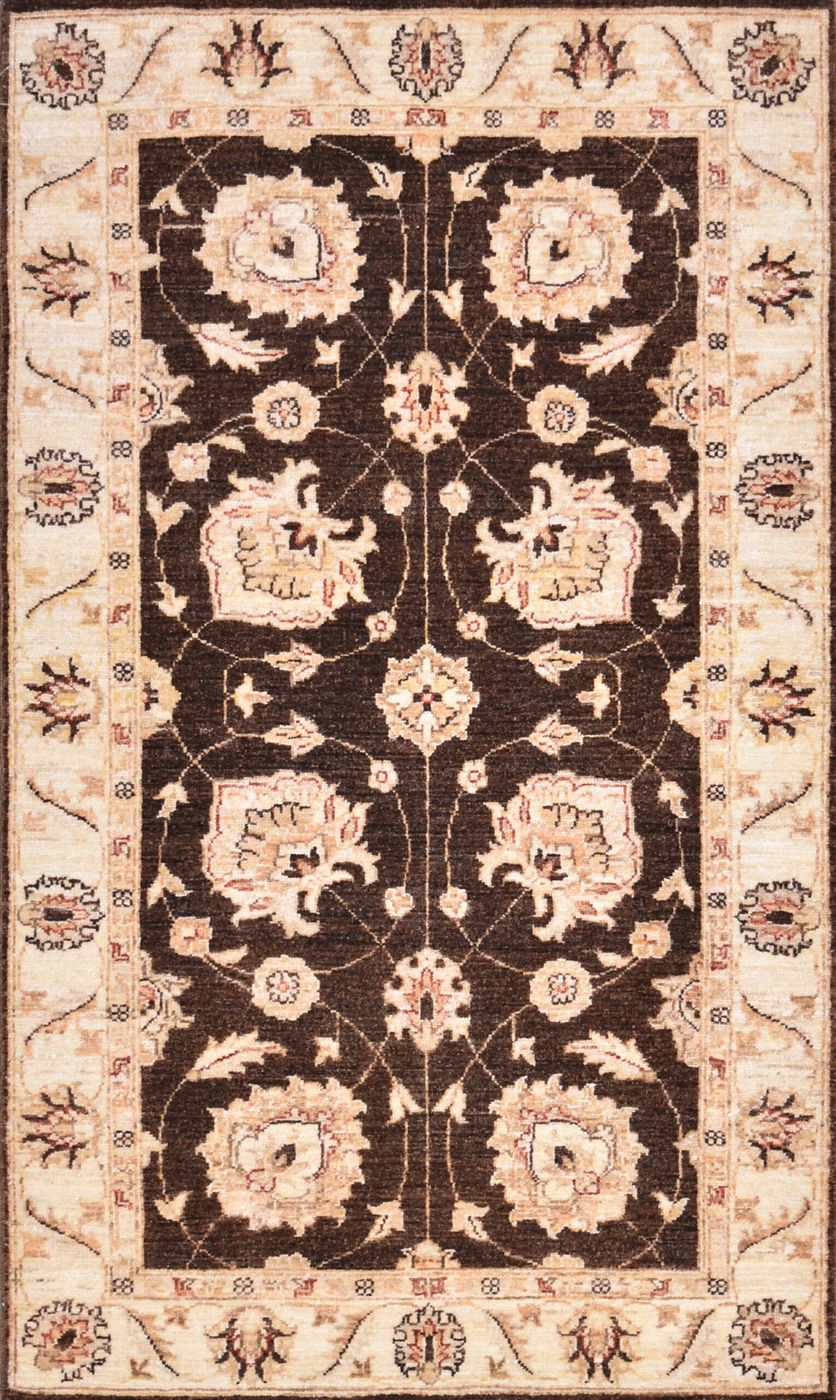 Yorkshire Sultanabad Brown/Ivory, 2′10″ × 4′10″