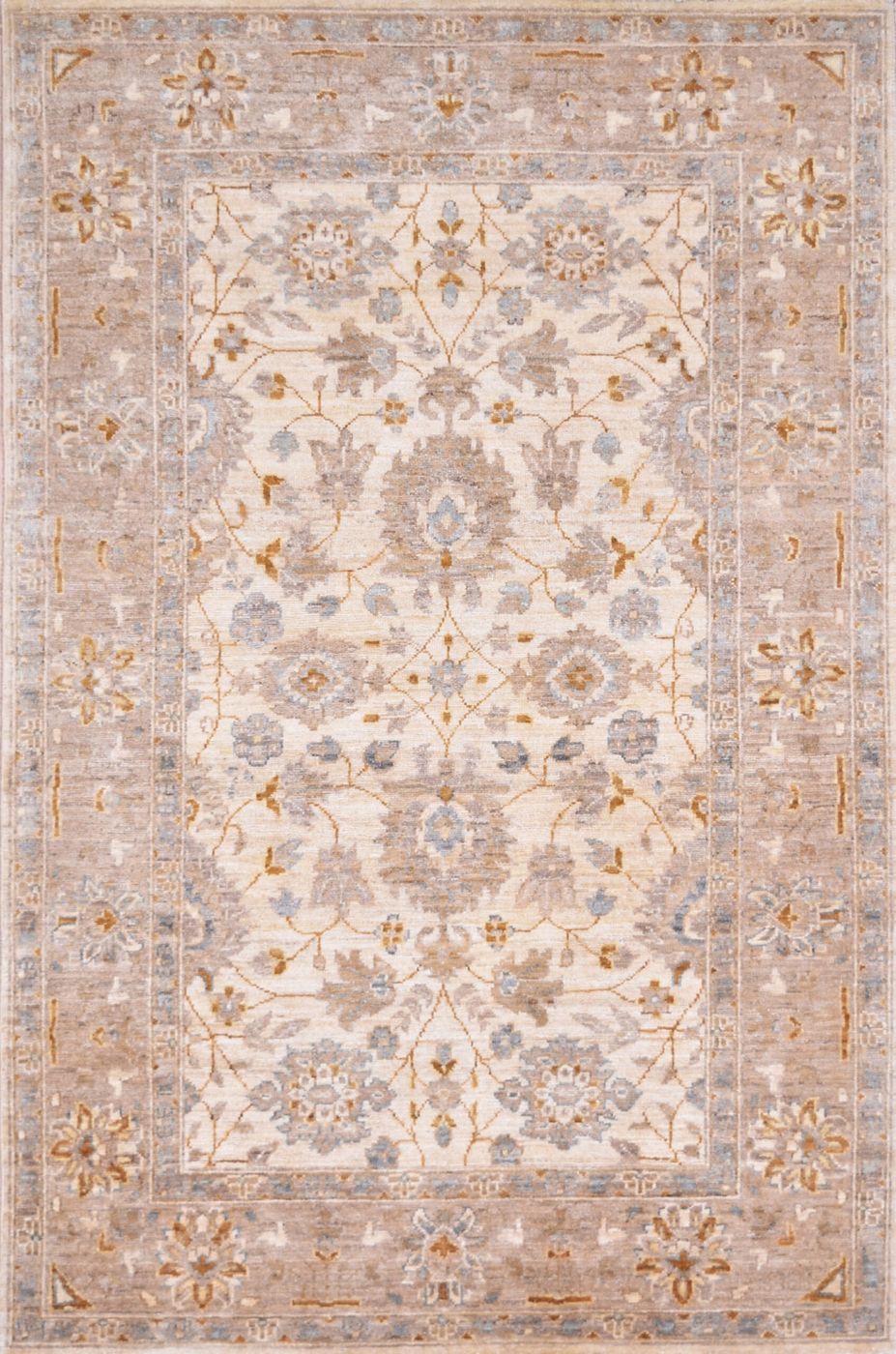 Silk Road Sultanabad Cream, 3′11″ × 5′11″