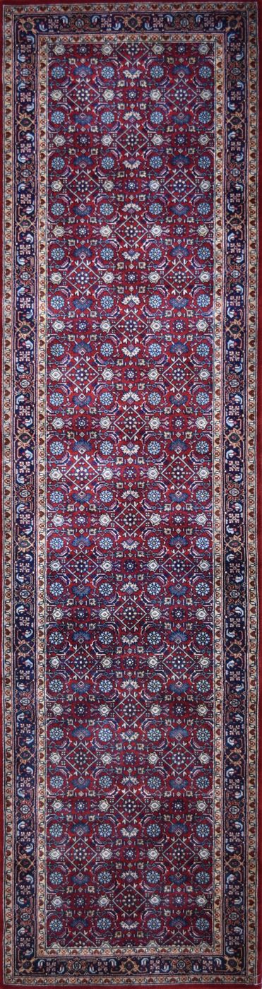 Heratl Red/Navy, 2′7″ × 9′10″