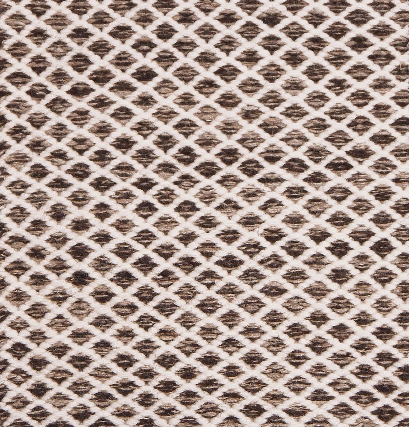 India rug, Ivory / Brown, 10′0″ × 14′0″