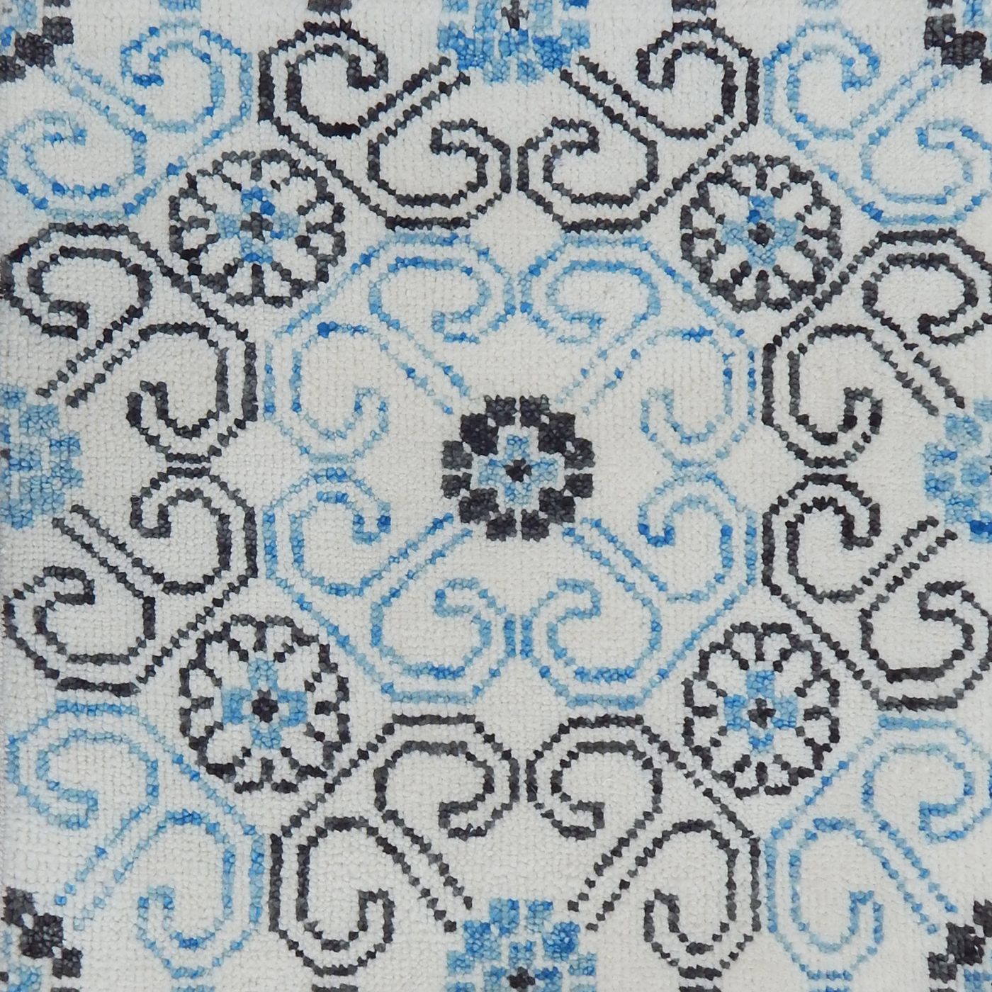 Khotan Ivory / Charcoal, 9′0″ × 11′11″