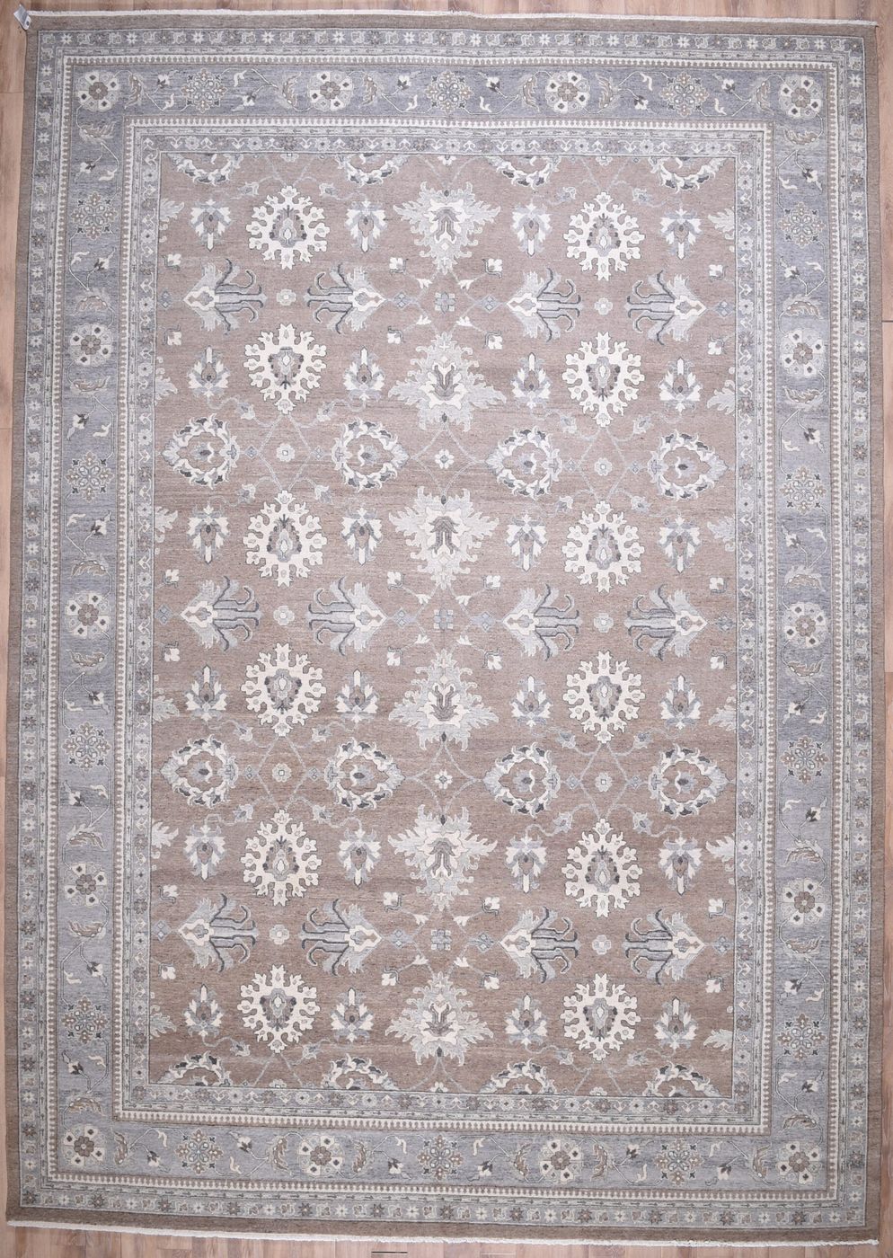 Caspian Beige/Grey, 9′11″ × 14′0″
