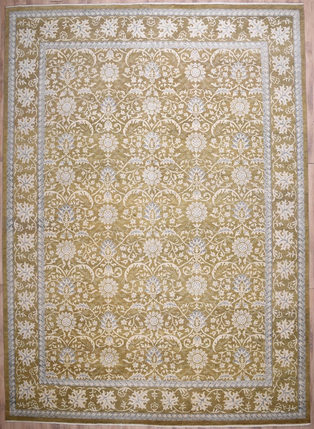Caspian Gold/Ivory, 9′11″ × 13′9″
