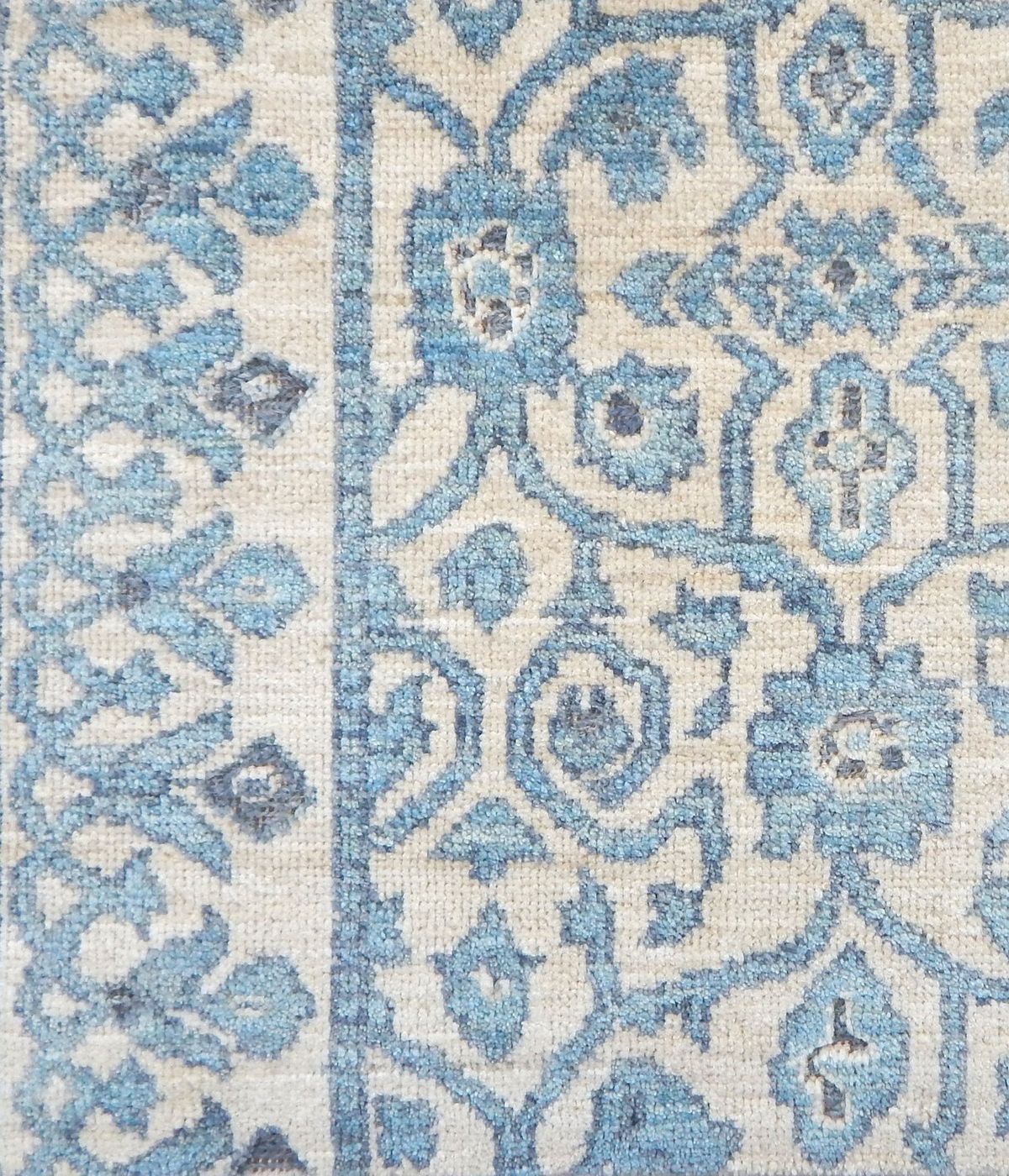 Pakistan rug, Ivory / Blue, 9′3″ × 12′6″