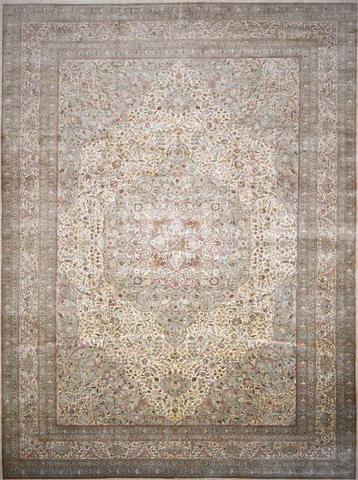 Kashan Shahab Ivory & L.Green, 12′3″ × 16′9″