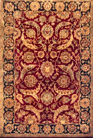 Agra Red / Black, 4′1″ × 6′1″