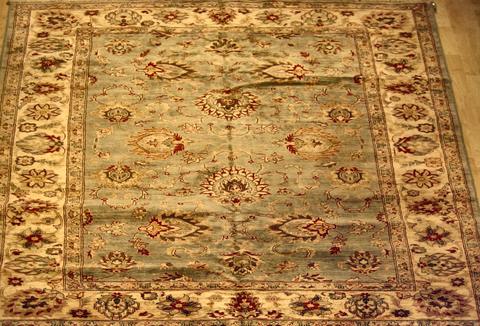 Sultanabad L.Green / Ivory, 6′0″ × 8′10″