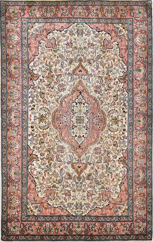 Kashan Ivory/Rose, 2′6″ × 3′11″
